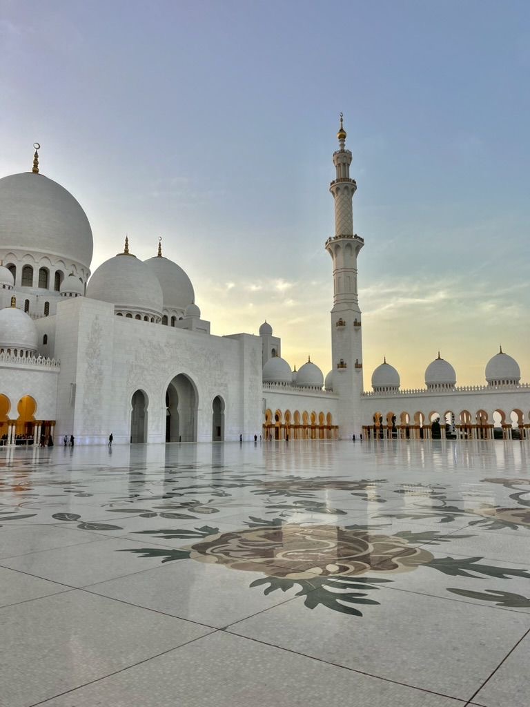 ABU DHABI, LUGAR PERFECTO PARA UNA ESCALA